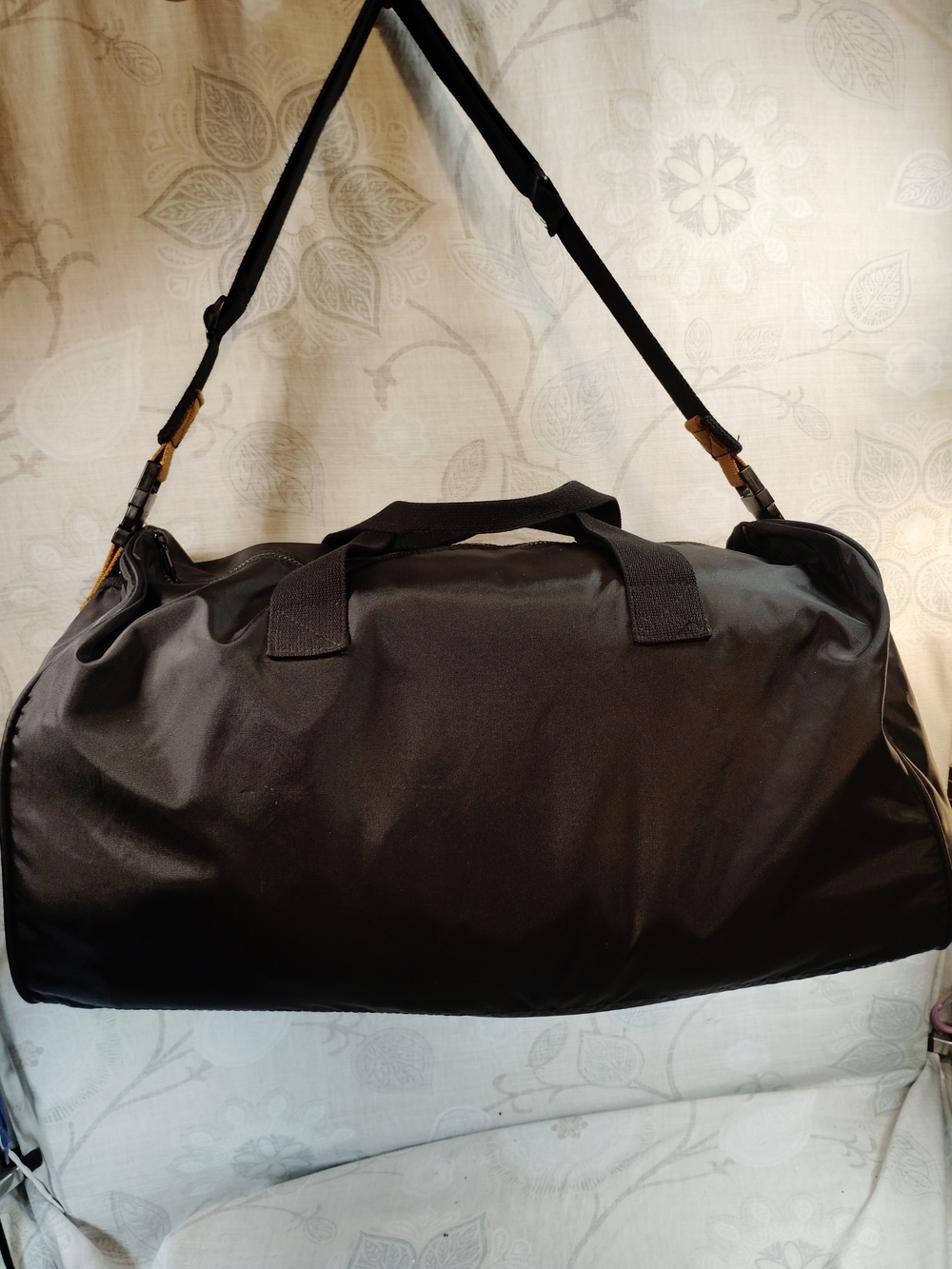 Crate&Barrel Black Men's Duffel Bag with Adjustable Strap
